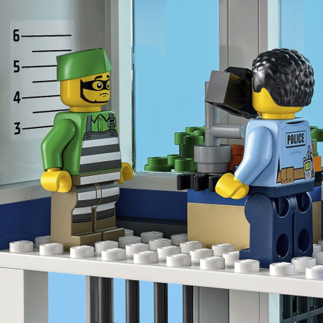 Hovedbilde LEGO® City Politistasjon - 668 deler