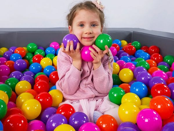 Firkantet ballbasseng med baller – 150 x 150 cm, høyde 60 cm