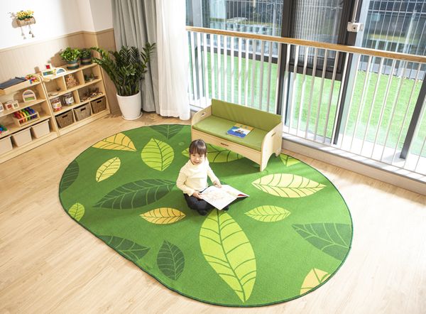 Leketeppe med bladmønster – 300 x 200 cm