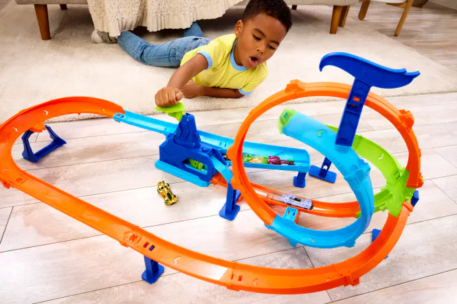 Hovedbilde Hot Wheels bilbane med dobbel loop